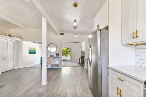 House in Sarasota, Florida 3 bedrooms, 146.51 sq.m. № 1620646 - photo 8