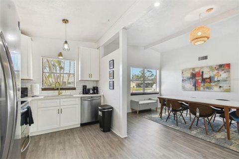 House in Sarasota, Florida 3 bedrooms, 146.51 sq.m. № 1620646 - photo 4