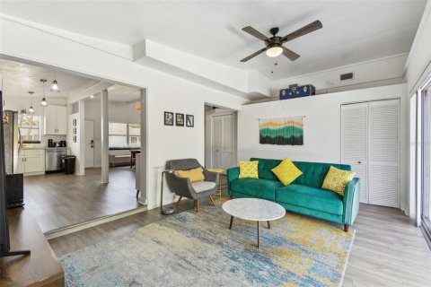 House in Sarasota, Florida 3 bedrooms, 146.51 sq.m. № 1620646 - photo 15