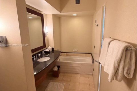 Condo in Sunny Isles Beach, Florida  № 2088598 - photo 9