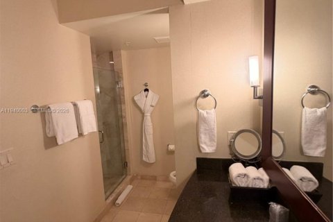 Condo in Sunny Isles Beach, Florida  № 2088598 - photo 10