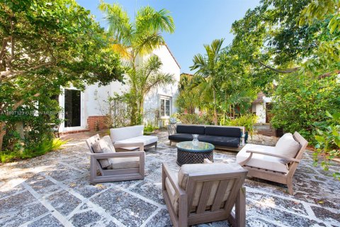 House in Miami Beach, Florida 12 bedrooms, 637.5 sq.m. № 2400028 - photo 27