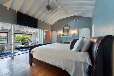 House in Miami Beach, Florida 12 bedrooms, 637.5 sq.m. № 2400028 - photo 19