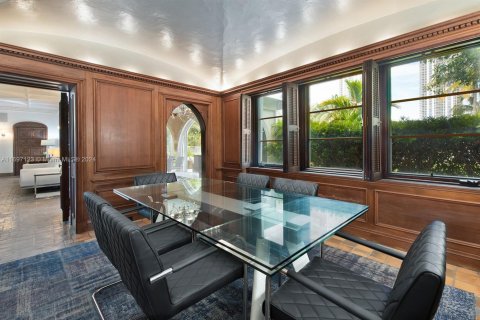 House in Miami Beach, Florida 12 bedrooms, 637.5 sq.m. № 2400028 - photo 10