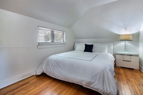 House in Miami Beach, Florida 12 bedrooms, 637.5 sq.m. № 2400028 - photo 23