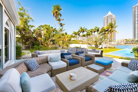 House in Miami Beach, Florida 12 bedrooms, 637.5 sq.m. № 2400028 - photo 11