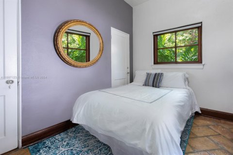House in Miami Beach, Florida 12 bedrooms, 637.5 sq.m. № 2400028 - photo 25