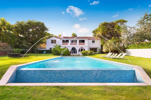 House in Miami Beach, Florida 12 bedrooms, 637.5 sq.m. № 2400028 - photo 4