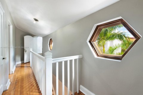 House in Miami Beach, Florida 12 bedrooms, 637.5 sq.m. № 2400028 - photo 14