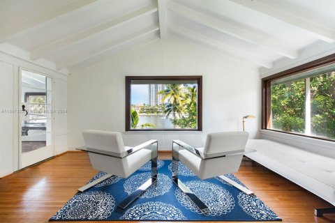 House in Miami Beach, Florida 12 bedrooms, 637.5 sq.m. № 2400028 - photo 17