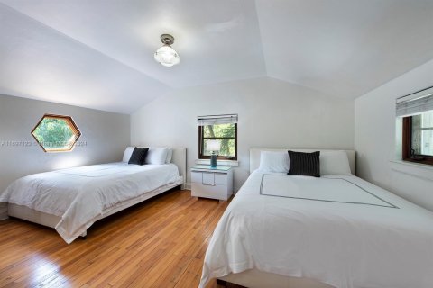 House in Miami Beach, Florida 12 bedrooms, 637.5 sq.m. № 2400028 - photo 21