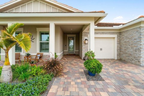 House in Port St. Lucie, Florida 3 bedrooms, 273.5 sq.m. № 2082145 - photo 3