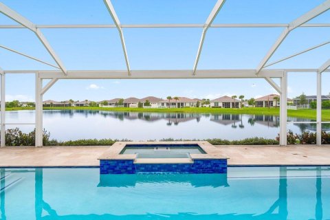 House in Port St. Lucie, Florida 3 bedrooms, 273.5 sq.m. № 2082145