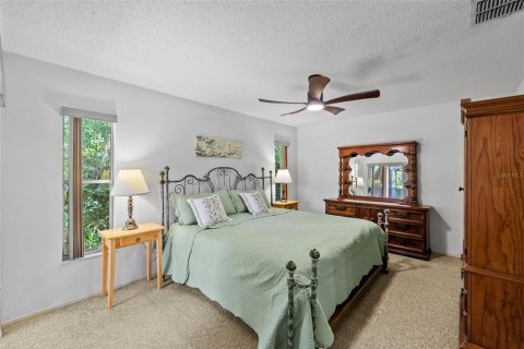 House in Tampa, Florida 3 bedrooms, 124.49 sq.m. № 2198918 - photo 2