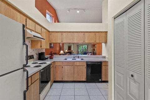 House in Tampa, Florida 3 bedrooms, 124.49 sq.m. № 2198918 - photo 16