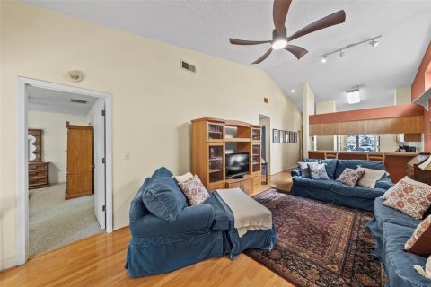 House in Tampa, Florida 3 bedrooms, 124.49 sq.m. № 2198918 - photo 7