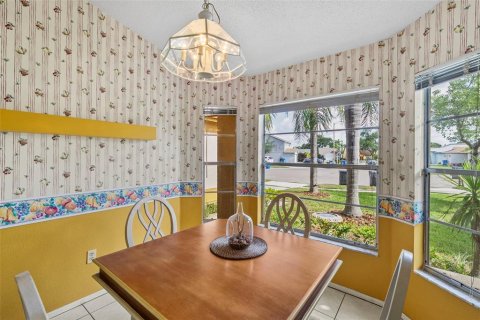 House in Tampa, Florida 3 bedrooms, 124.49 sq.m. № 2198918 - photo 15