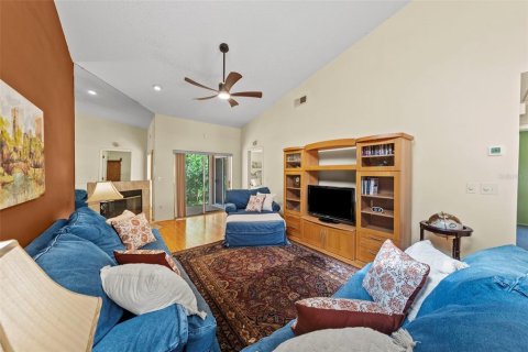 House in Tampa, Florida 3 bedrooms, 124.49 sq.m. № 2198918 - photo 6