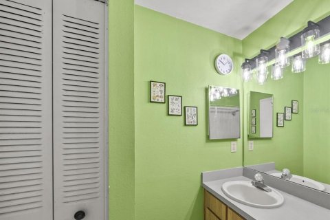 House in Tampa, Florida 3 bedrooms, 124.49 sq.m. № 2198918 - photo 17
