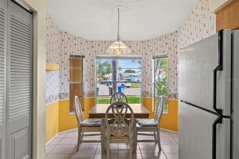 House in Tampa, Florida 3 bedrooms, 124.49 sq.m. № 2198918 - photo 14