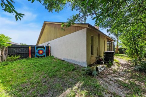 House in Tampa, Florida 3 bedrooms, 124.49 sq.m. № 2198918 - photo 22
