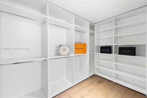 Casa en alquiler en Miami, Florida, 4 dormitorios, 236.62 m2 № 1936925 - foto 23