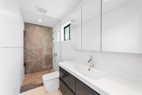 Casa en alquiler en Miami, Florida, 4 dormitorios, 236.62 m2 № 1936925 - foto 19