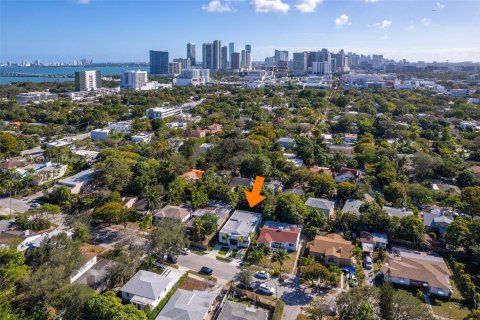 Casa en alquiler en Miami, Florida, 4 dormitorios, 236.62 m2 № 1936925 - foto 26