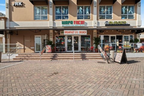 Commercial property in Hallandale Beach, Florida № 1977498 - photo 2