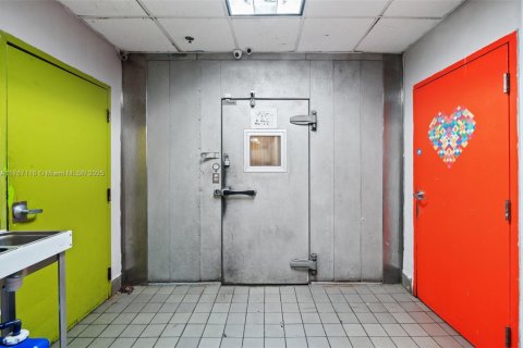 Commercial property in Hallandale Beach, Florida № 1977498 - photo 21