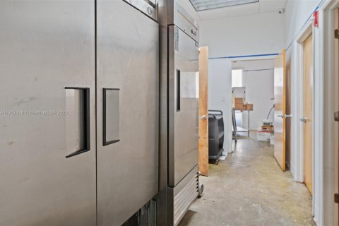 Commercial property in Hallandale Beach, Florida № 1977498 - photo 26