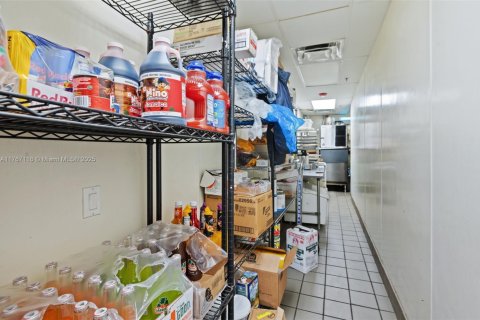 Commercial property in Hallandale Beach, Florida № 1977498 - photo 20