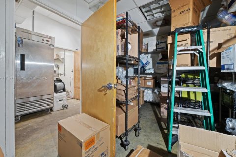 Commercial property in Hallandale Beach, Florida № 1977498 - photo 28