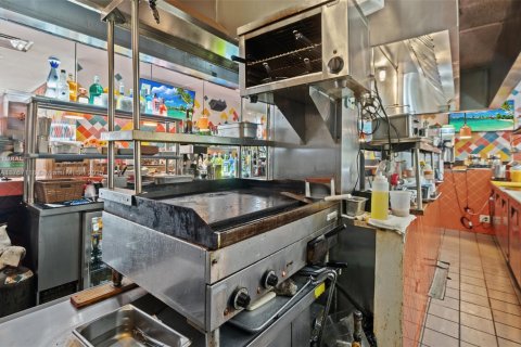 Commercial property in Hallandale Beach, Florida № 1977498 - photo 14