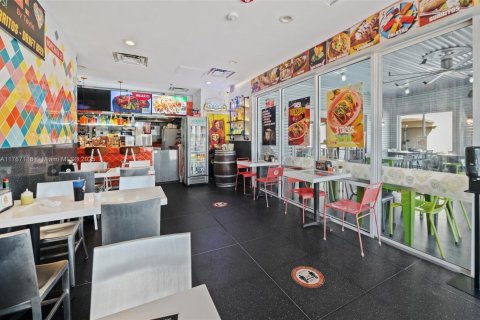 Commercial property in Hallandale Beach, Florida № 1977498 - photo 5