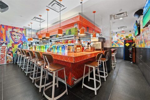 Commercial property in Hallandale Beach, Florida № 1977498 - photo 6