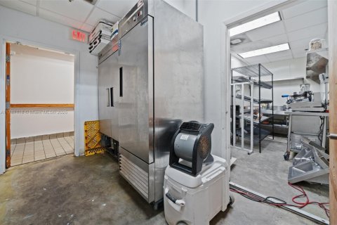 Commercial property in Hallandale Beach, Florida № 1977498 - photo 29