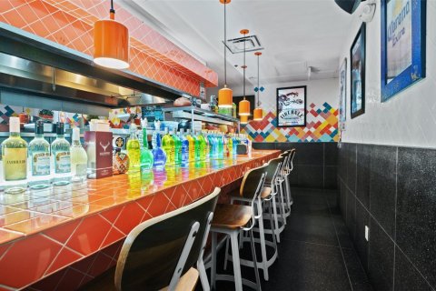 Commercial property in Hallandale Beach, Florida № 1977498 - photo 9