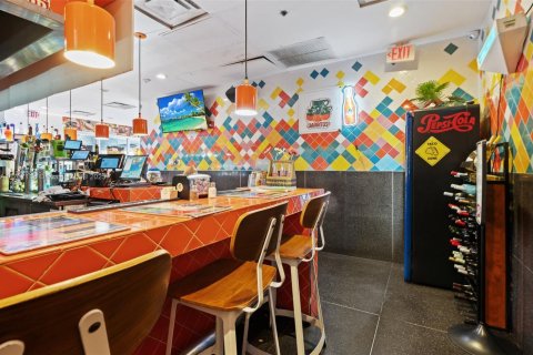 Commercial property in Hallandale Beach, Florida № 1977498 - photo 10