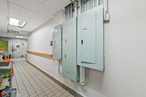 Commercial property in Hallandale Beach, Florida № 1977498 - photo 25