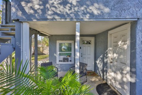 Propiedad comercial en venta en Saint Petersburg, Florida, 3 dormitorios, 112.13 m2 № 2116198 - foto 2