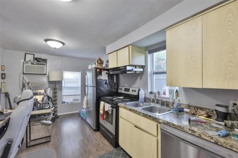 Propiedad comercial en venta en Saint Petersburg, Florida, 3 dormitorios, 112.13 m2 № 2116198 - foto 8