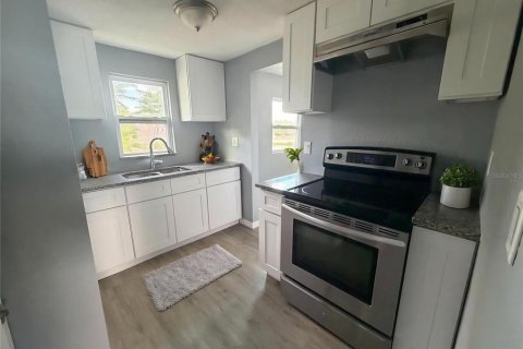 Propiedad comercial en venta en Saint Petersburg, Florida, 3 dormitorios, 112.13 m2 № 2116198 - foto 6