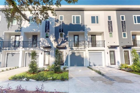 Touwnhouse à louer à Tampa, Floride: 3 chambres, 140.56 m2 № 2095385 - photo 2