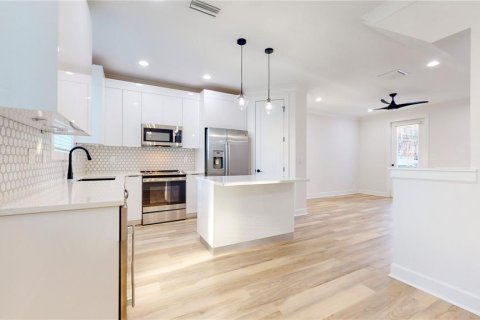 Touwnhouse à louer à Tampa, Floride: 3 chambres, 140.56 m2 № 2095385 - photo 12