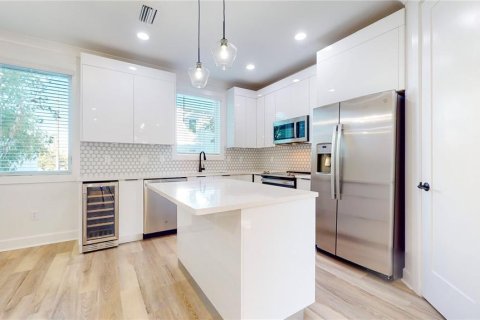 Touwnhouse à louer à Tampa, Floride: 3 chambres, 140.56 m2 № 2095385 - photo 14