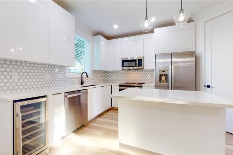 Touwnhouse à louer à Tampa, Floride: 3 chambres, 140.56 m2 № 2095385 - photo 11