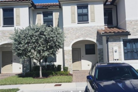 Townhouse in Homestead, Florida 3 bedrooms, 129.41 sq.m. № 2080806 - photo 12