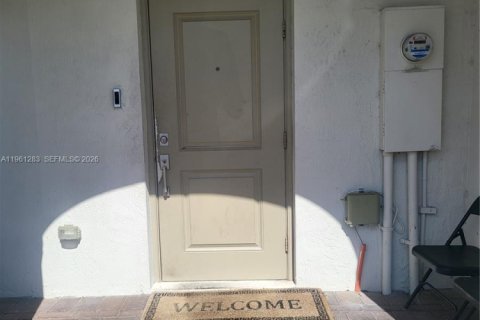 Townhouse in Homestead, Florida 3 bedrooms, 129.41 sq.m. № 2080806 - photo 8