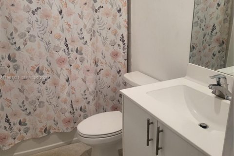Townhouse in Homestead, Florida 3 bedrooms, 129.41 sq.m. № 2080806 - photo 6
